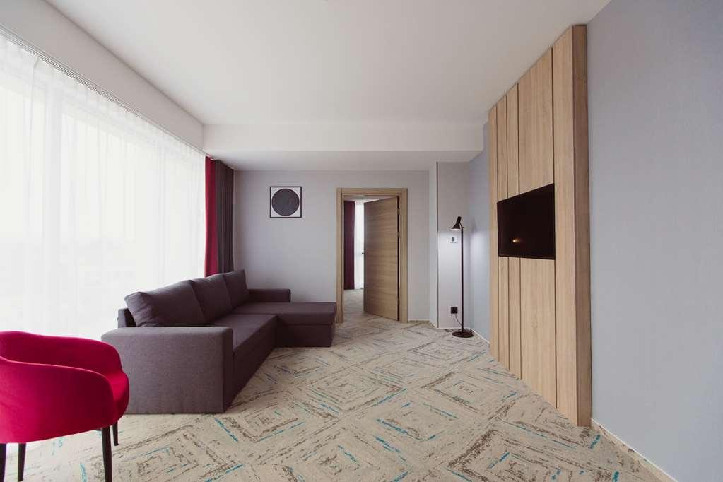 ホテル Ramada By Wyndham Târgu Jiu 部屋 写真