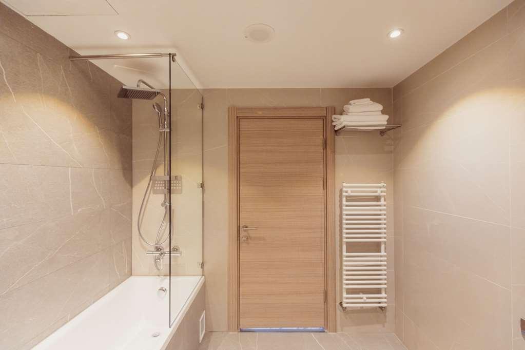 ホテル Ramada By Wyndham Târgu Jiu 部屋 写真