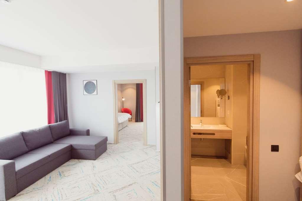 ホテル Ramada By Wyndham Târgu Jiu 部屋 写真